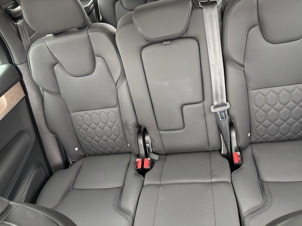 Certified 2025 Volvo XC90 B6 Plus image 34