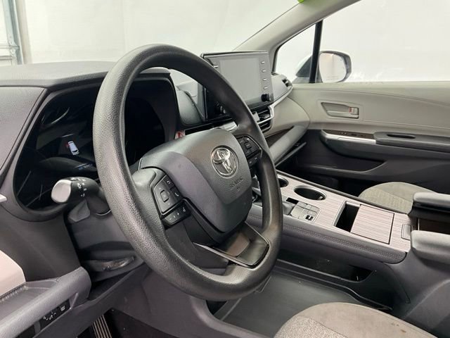 Used 2022 Toyota Sienna LE FWD image 11