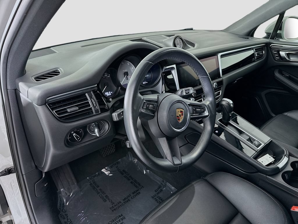 Certified 2022 Porsche Macan S AWD/4WD image 4