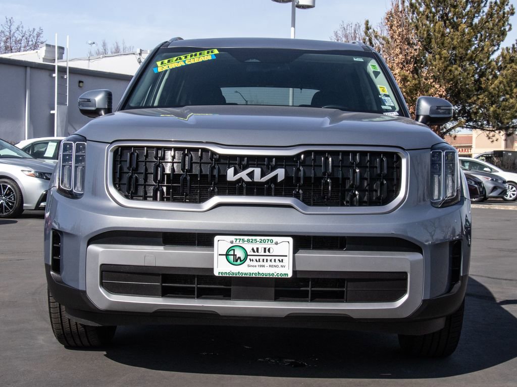 Used 2023 Kia Telluride EX w/ EX Captain's Chair Package image 2