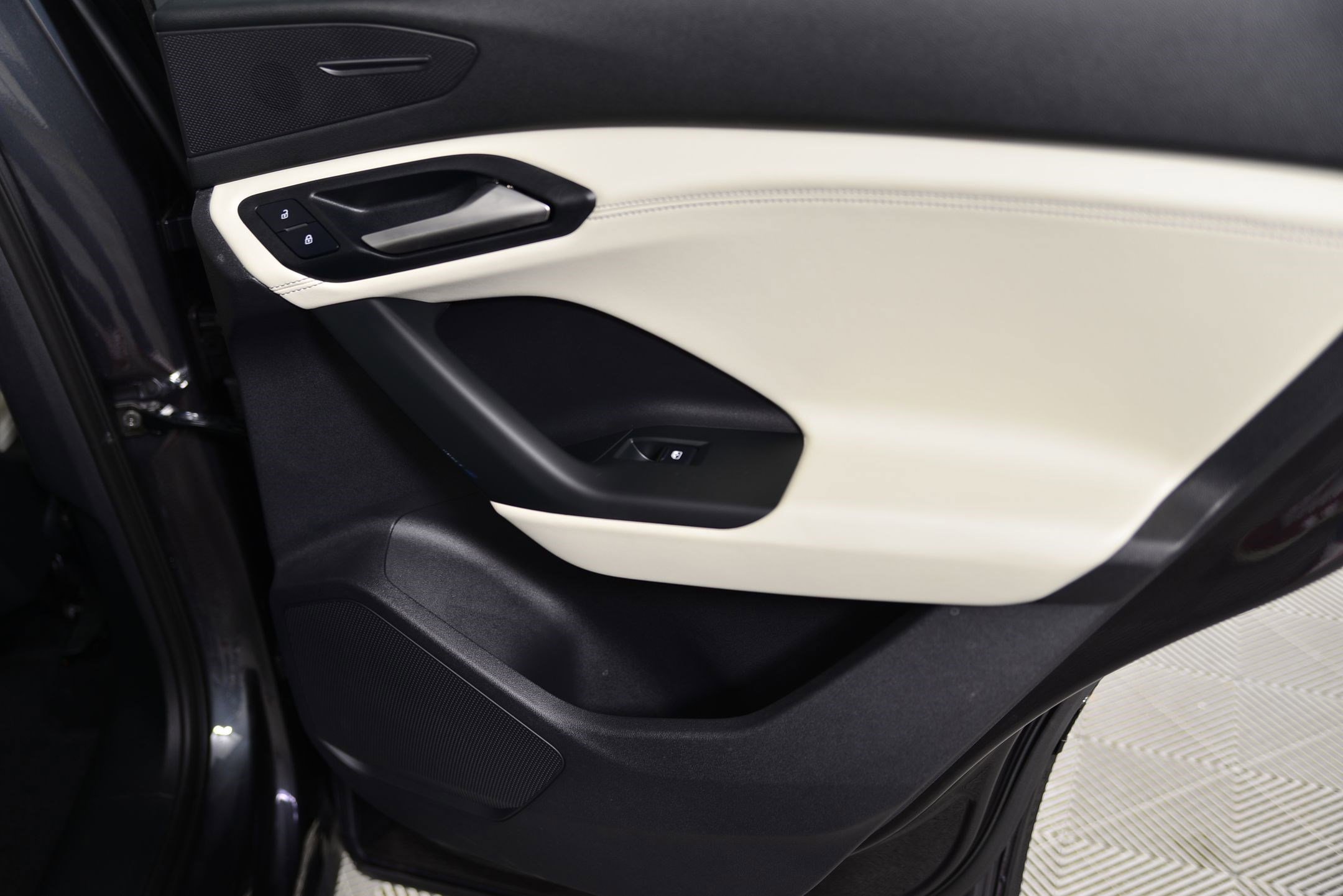 Certified 2025 Audi Q6 e-tron Premium w/ Convenience Package image 21