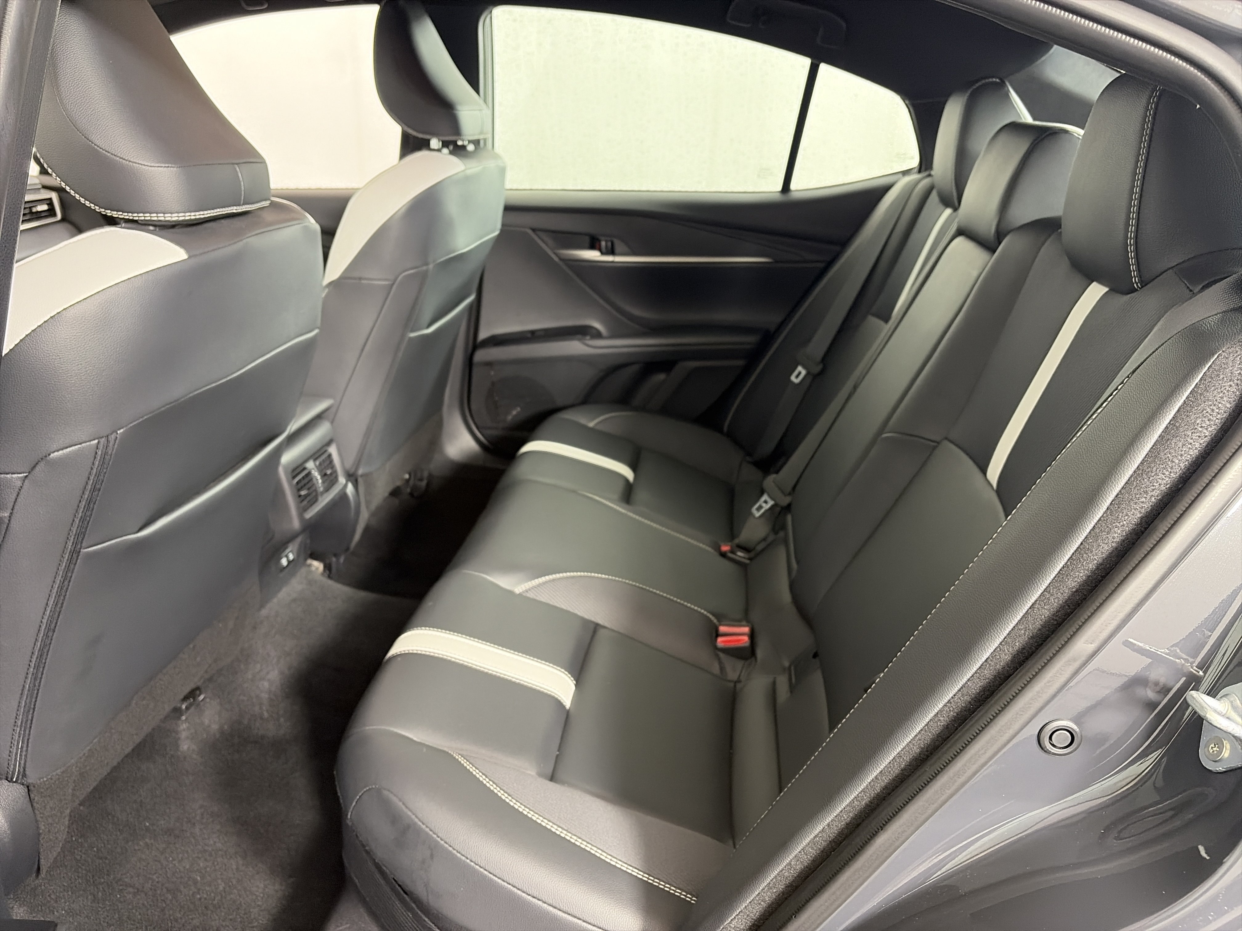 Used 2025 Toyota Camry SE FWD image 7