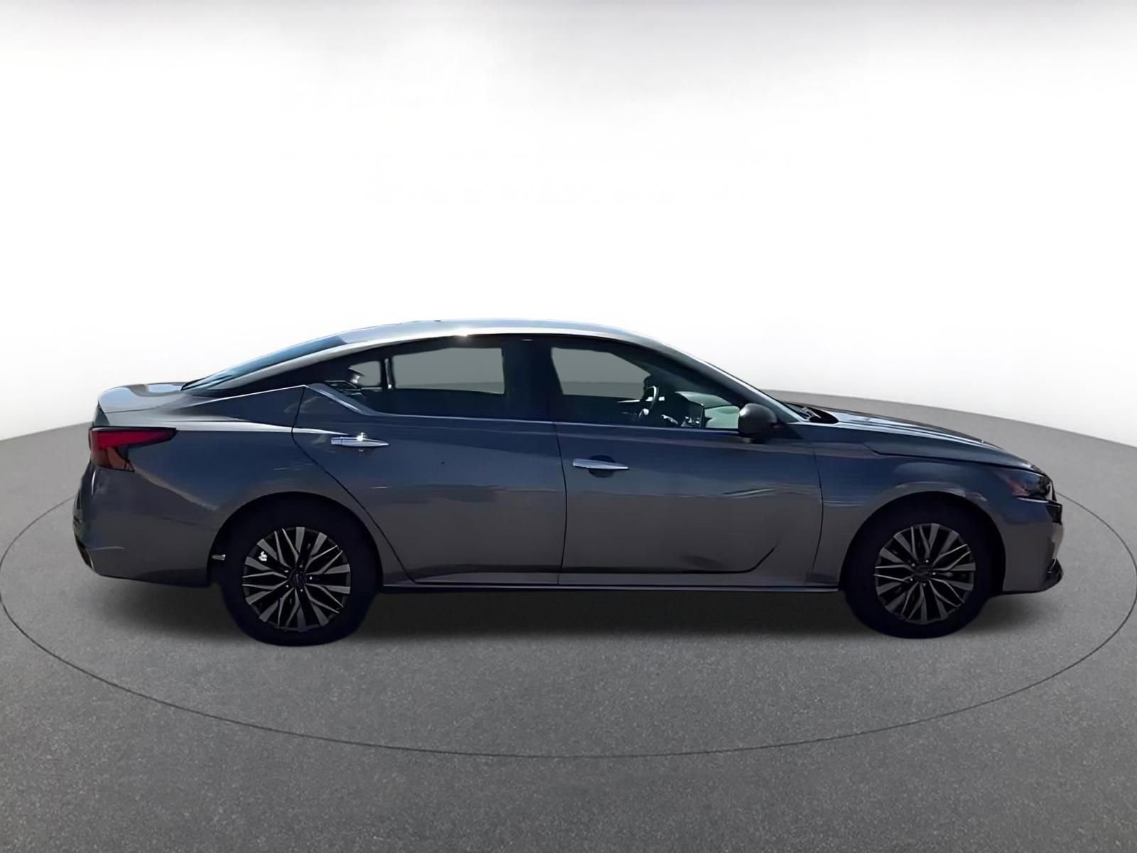 Used 2025 Nissan Altima 2.5 SV image 12