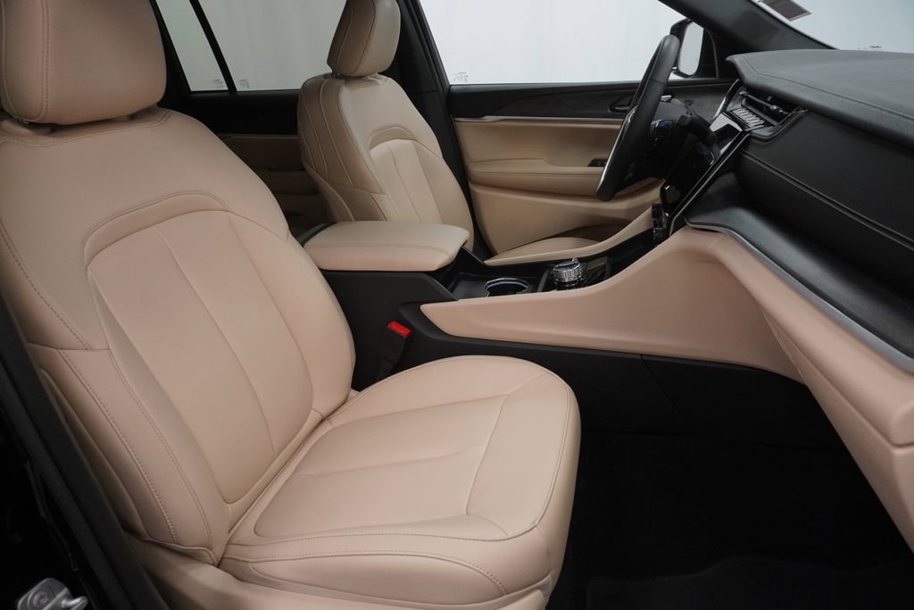 Certified 2024 Jeep Grand Cherokee Limited w/ Black Appearance Package image 47