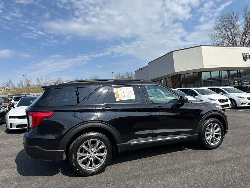 Used 2023 Ford Explorer XLT w/ Equipment Group 202A image 7