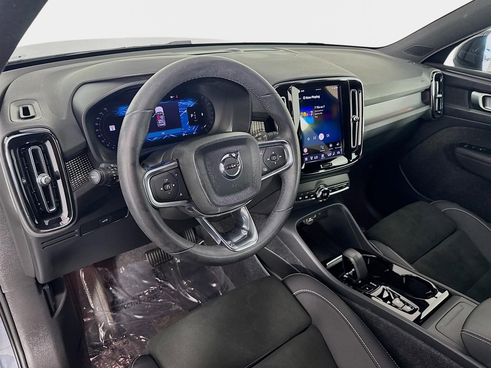 Used 2023 Volvo XC40 B5 Plus w/ Climate Package AWD/4WD image 10