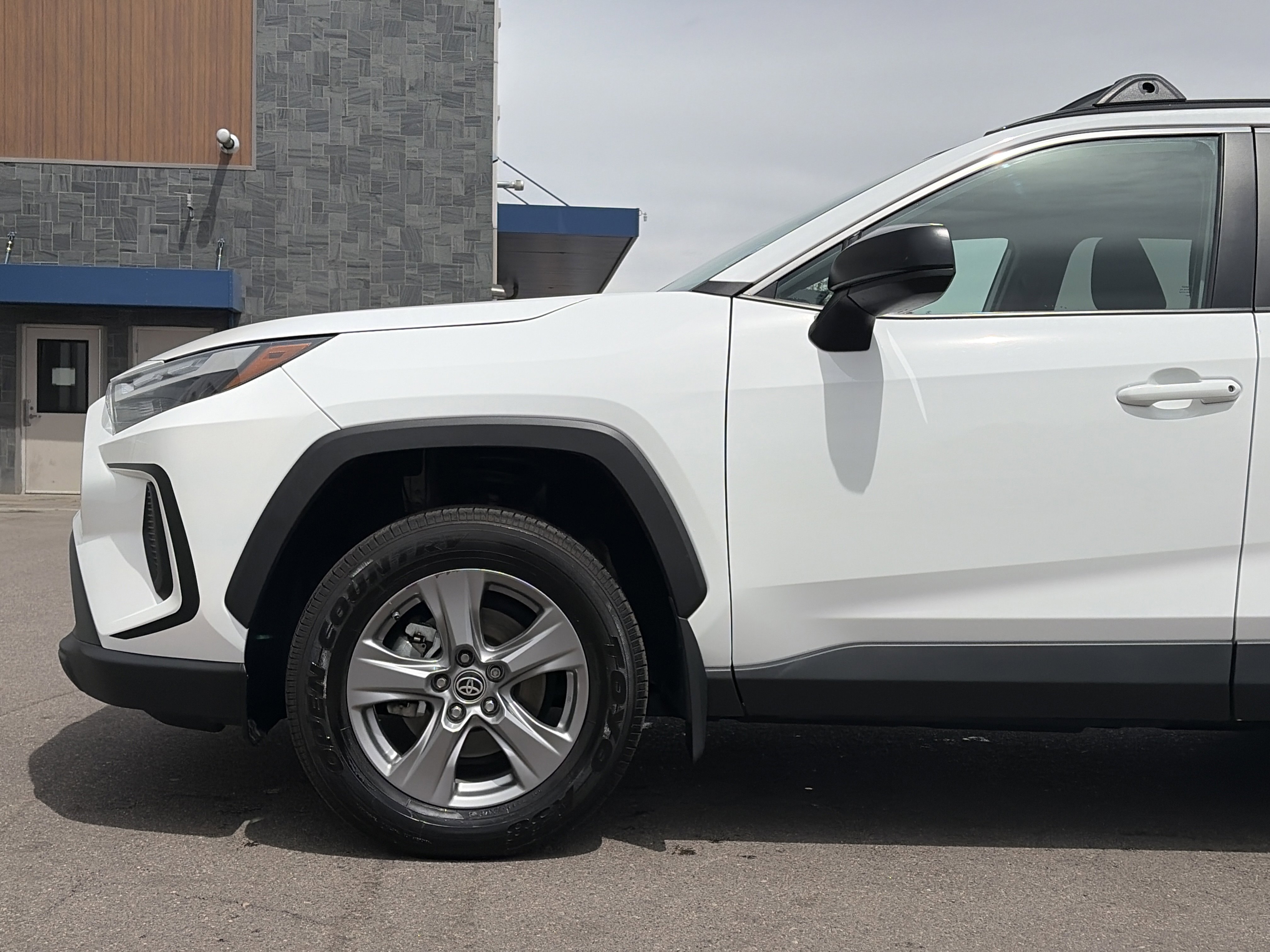 Used 2023 Toyota RAV4 LE AWD/4WD image 12