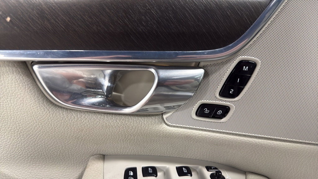 Used 2018 Volvo V90 T6 Cross Country w/ Convenience Package AWD/4WD image 16