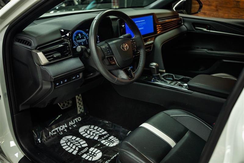 Used 2025 Toyota Camry SE w/ Multimedia Upgrade Package FWD image 8
