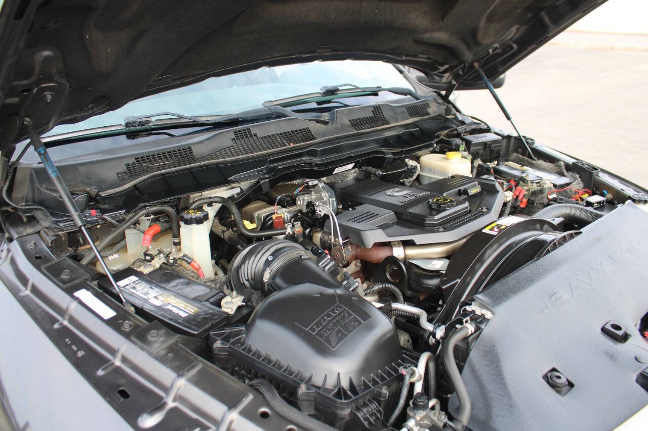 Used 2017 RAM 3500 SLT w/ Luxury Group image 14