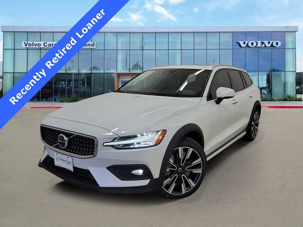 New 2026 Volvo V60 B5 Cross Country Ultra w/ Protection Package Premier