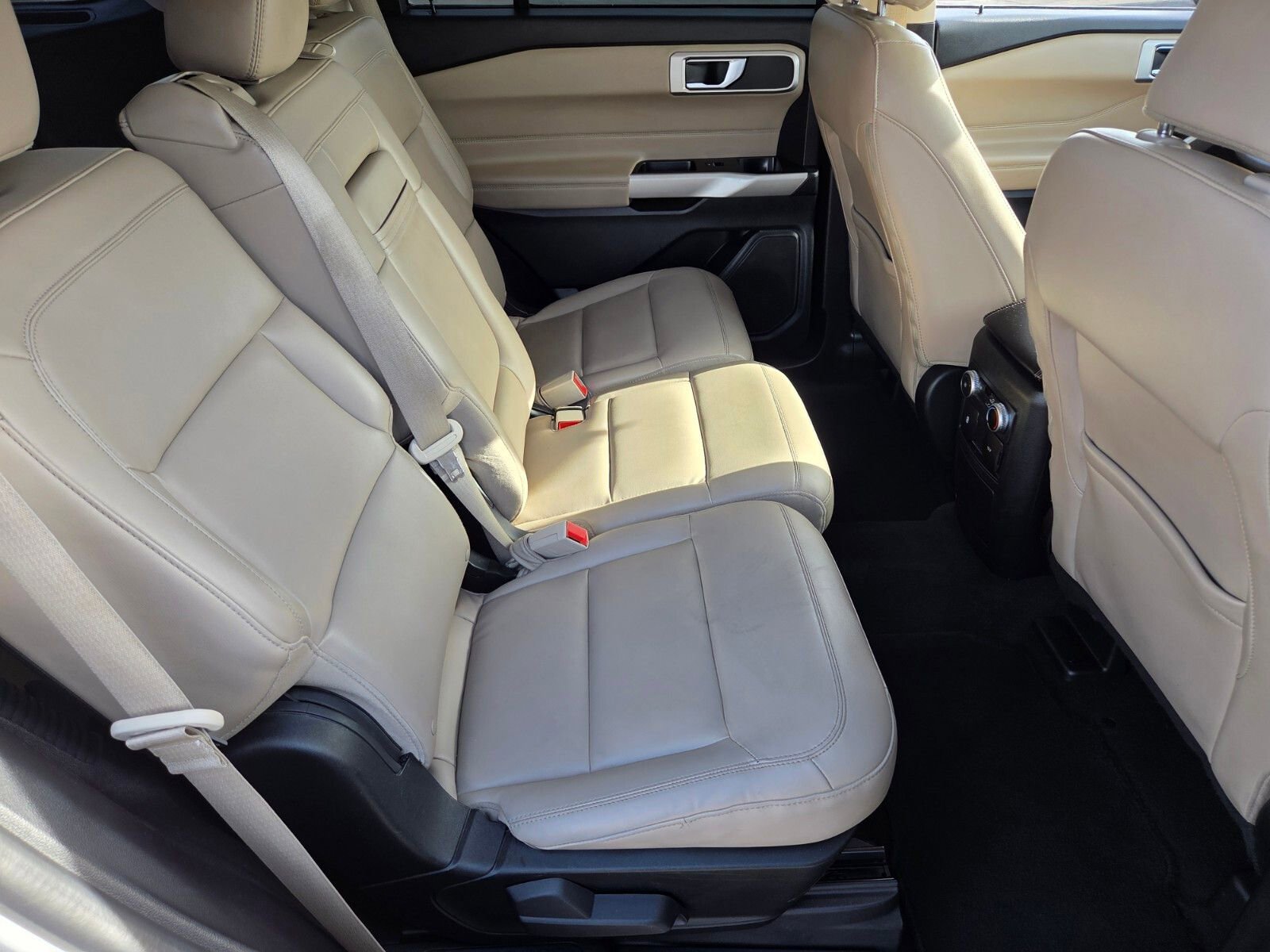 Certified 2022 Ford Explorer XLT w/ Equipment Group 202A image 15