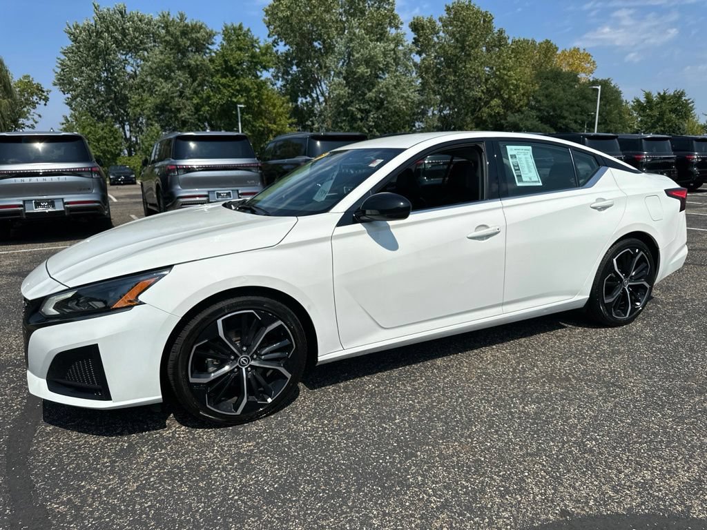 Used 2024 Nissan Altima 2.5 SR FWD image 5
