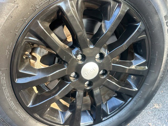 Used 2022 Jeep Cherokee Latitude Lux w/ Sun & Sound Group AWD/4WD image 34