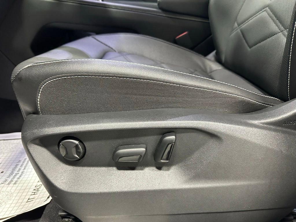 Used 2025 Volkswagen Atlas SE image 12