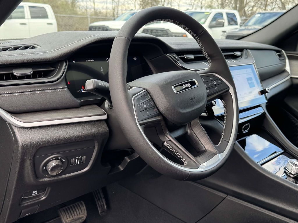 New 2026 Jeep Grand Cherokee Altitude AWD/4WD image 2