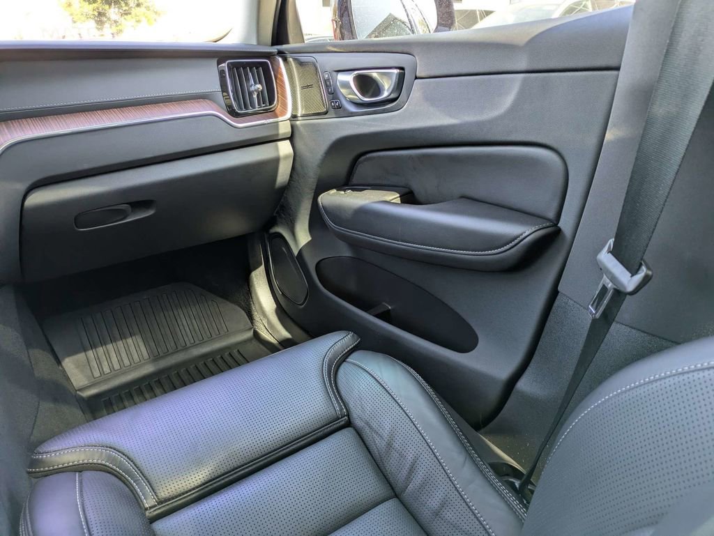 Used 2023 Volvo XC60 B5 Ultimate w/ Climate Package image 21