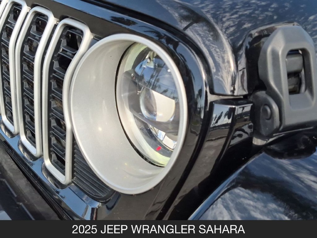 Used 2025 Jeep Wrangler Unlimited Sahara AWD/4WD image 10