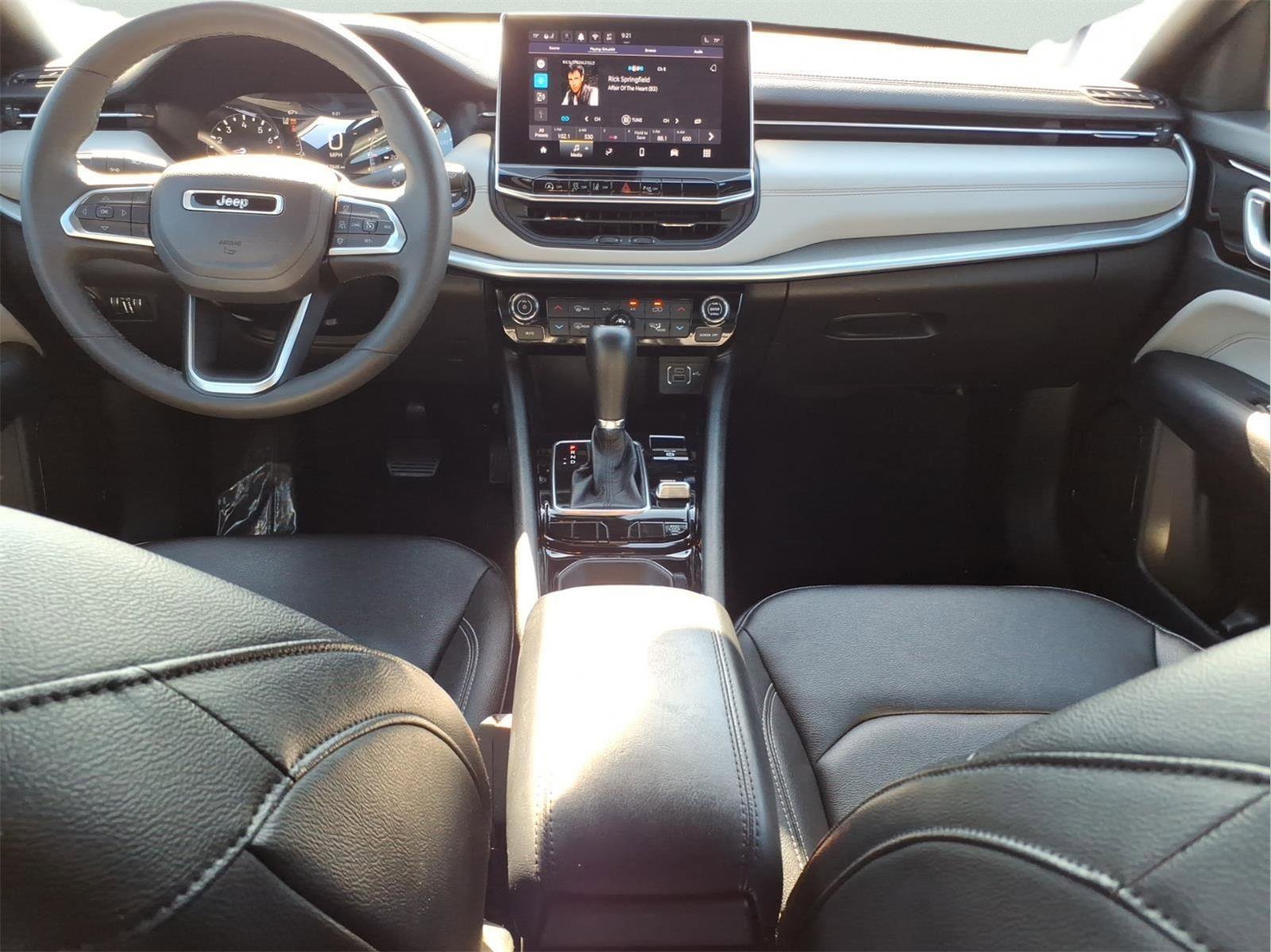 Used 2025 Jeep Compass Limited AWD/4WD image 12