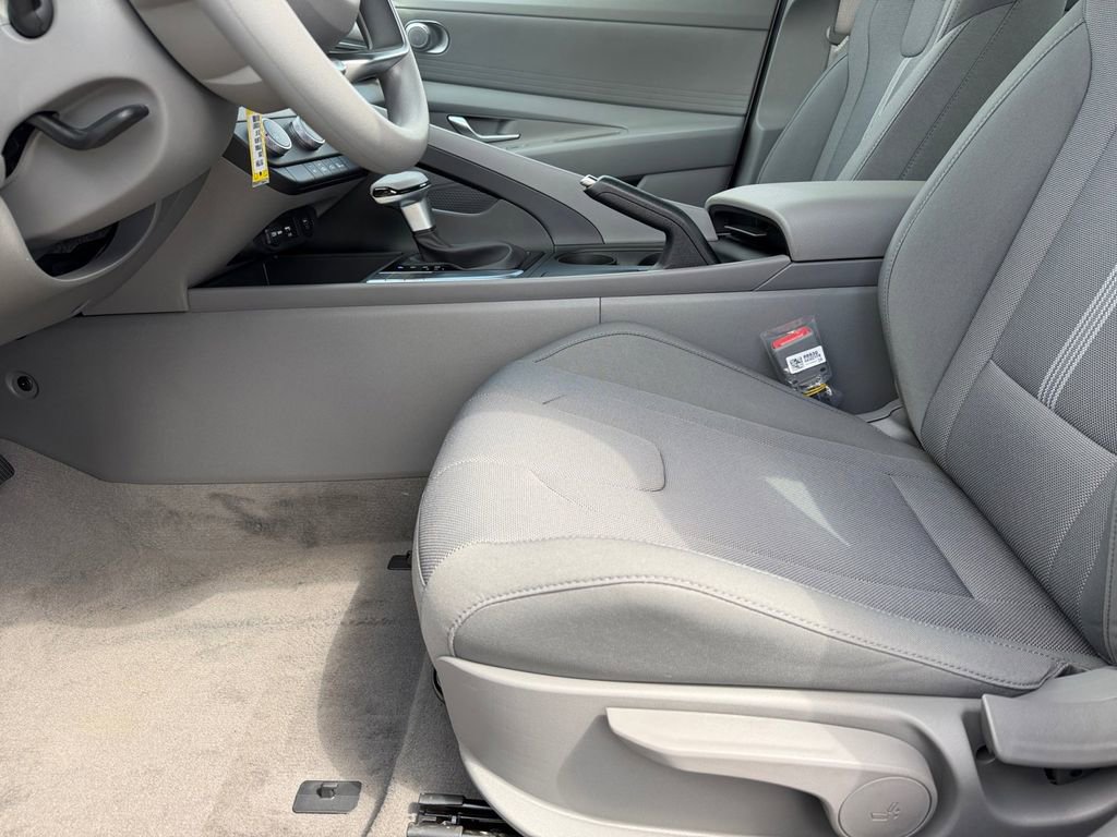 New 2026 Hyundai Elantra SE FWD image 11