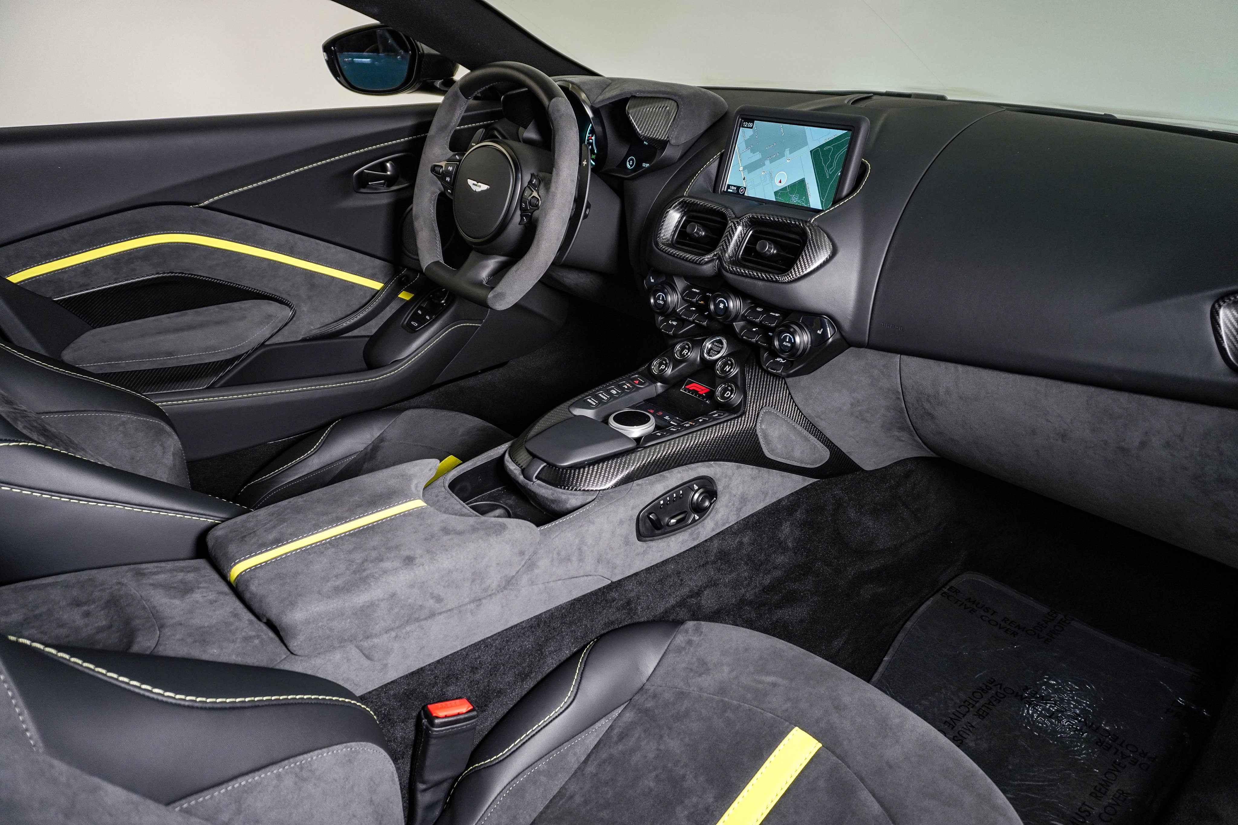 Used 2023 Aston Martin V8 Vantage Coupe RWD image 19