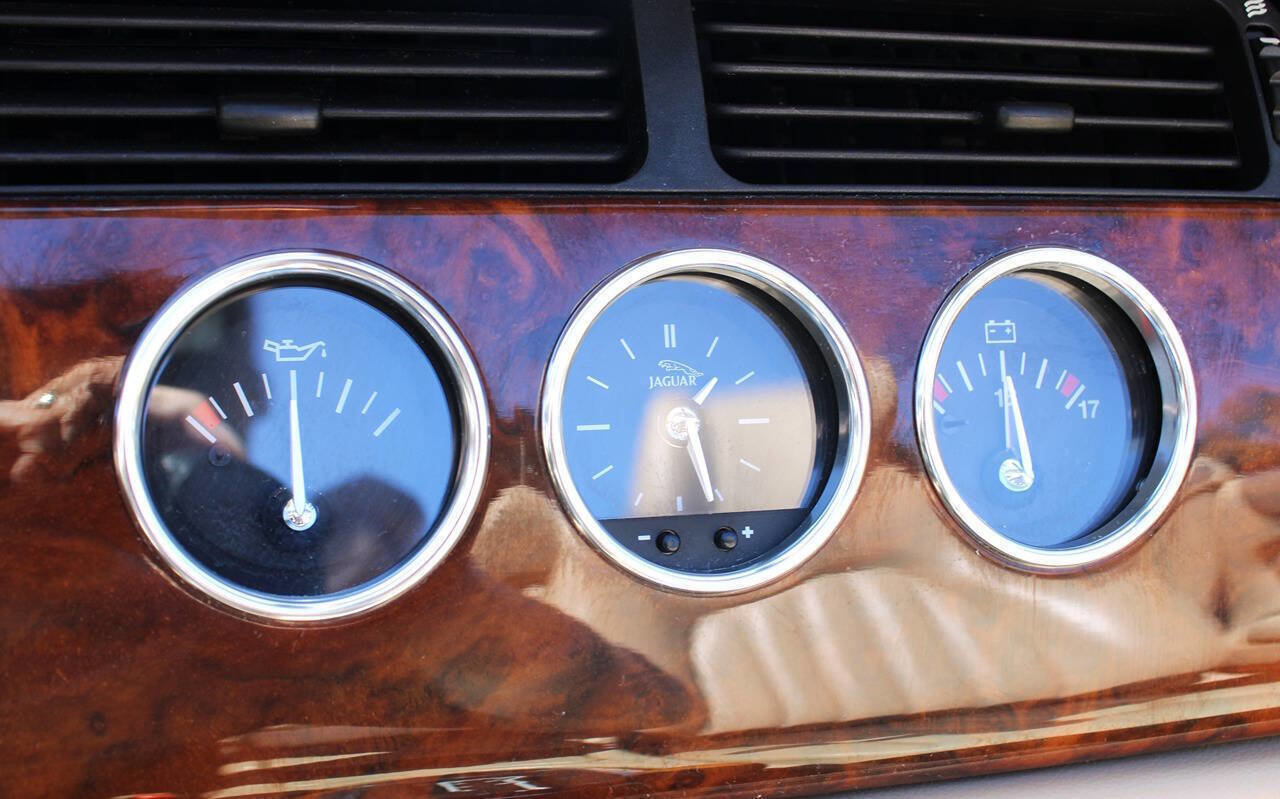 Used 2004 Jaguar XK8 Convertible image 20