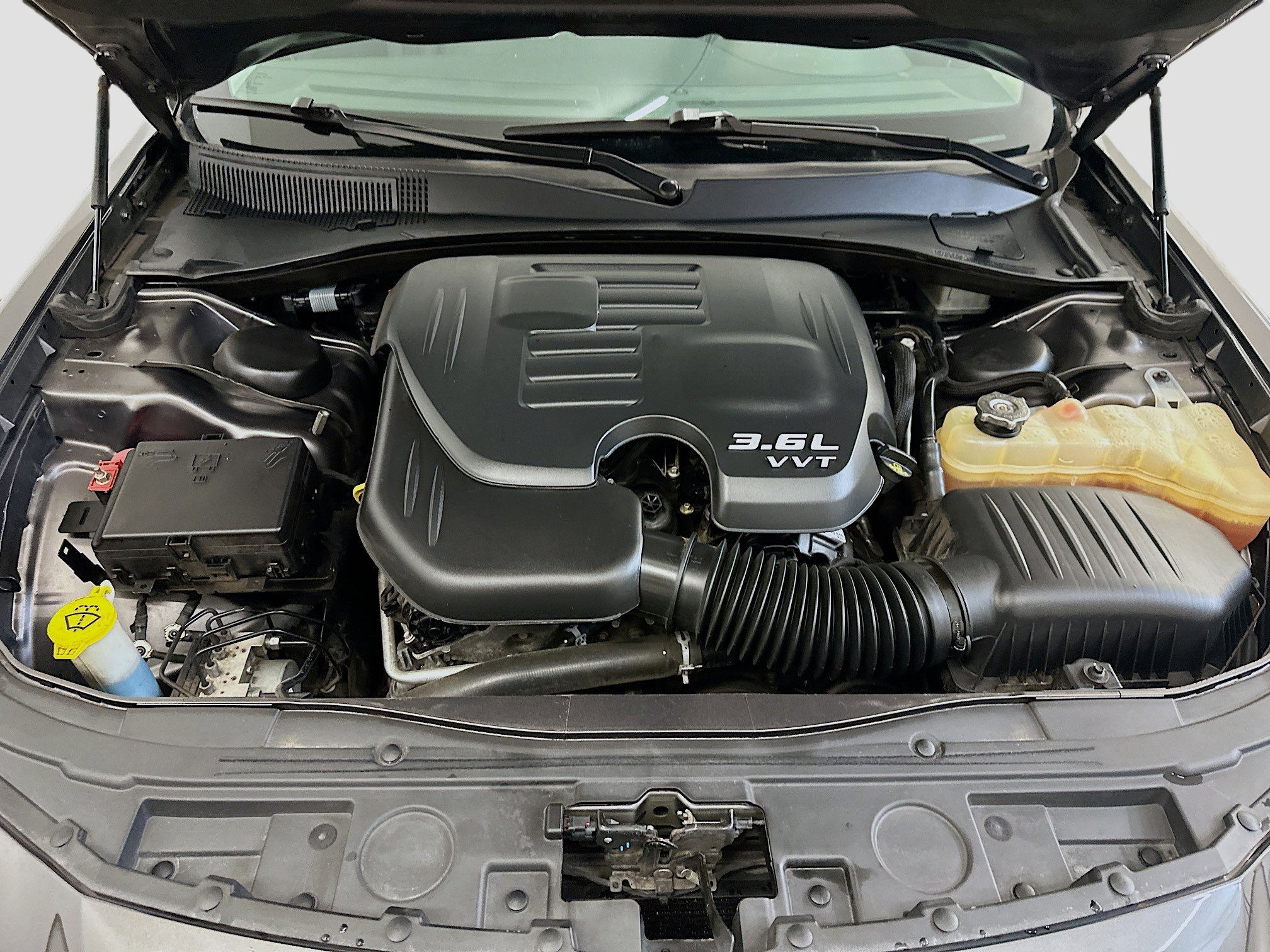 Used 2018 Chrysler 300 Limited AWD/4WD image 35
