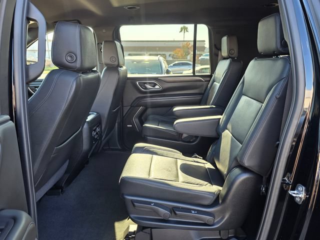 Used 2024 Chevrolet Suburban LT RWD image 19