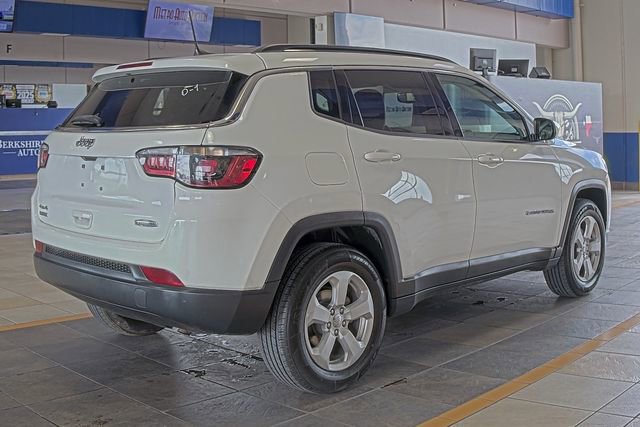Used 2021 Jeep Compass Latitude w/ Convenience Group AWD/4WD image 3
