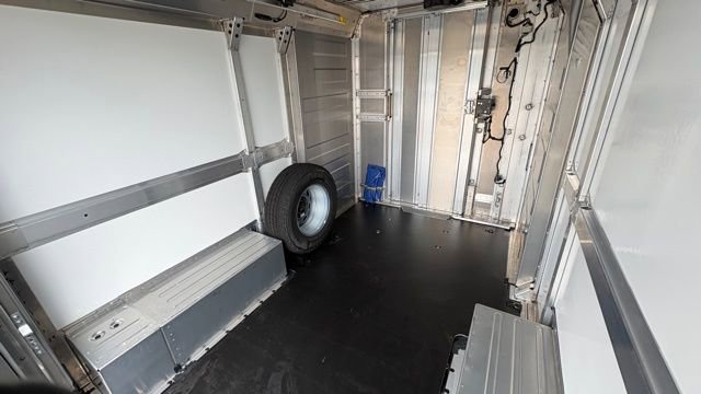 Used 2024 Chevrolet Brightdrop 400 w/ Commercial Equipment Package image 5