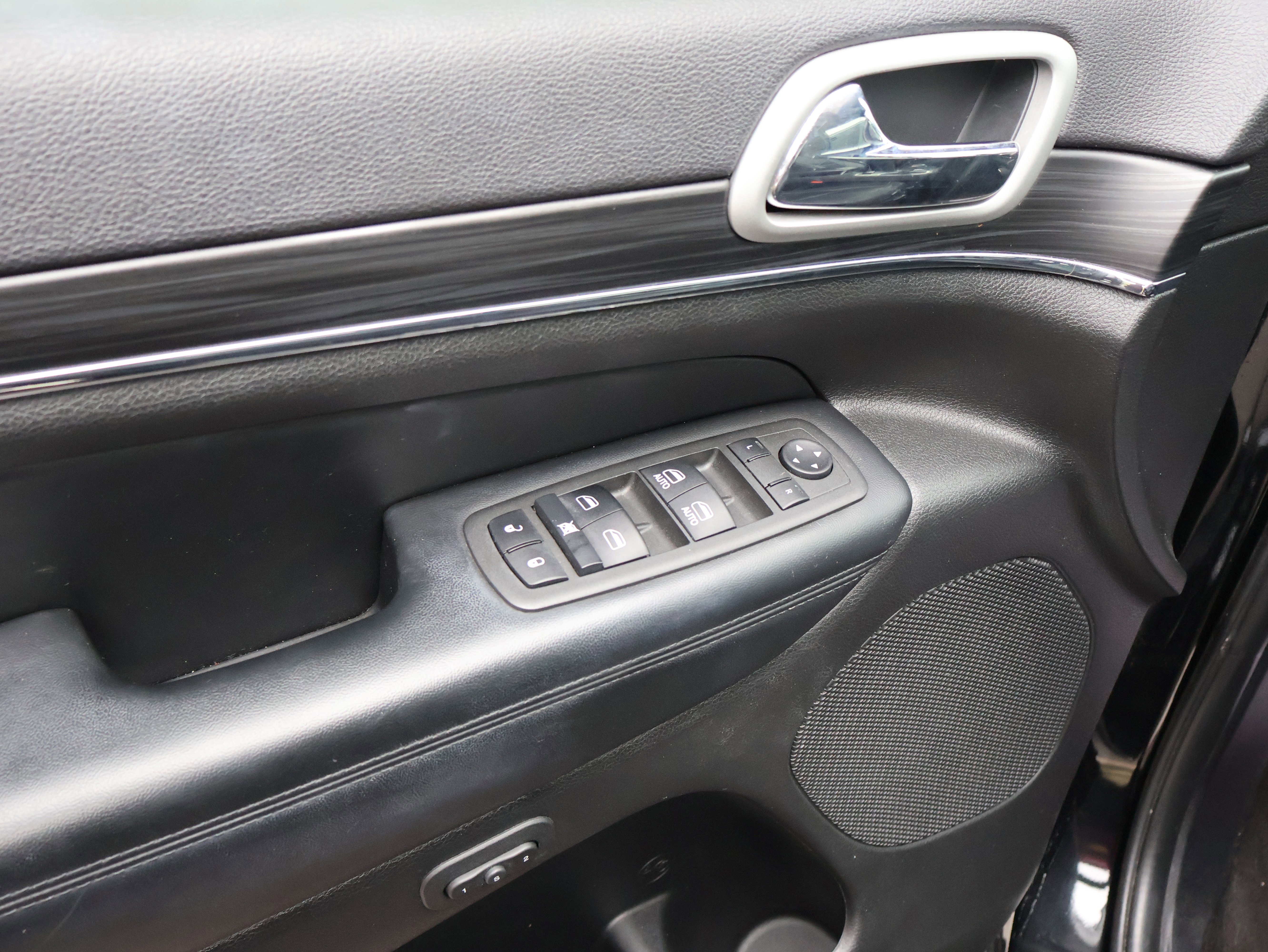 Used 2021 Jeep Grand Cherokee Limited w/ Luxury Group II image 23