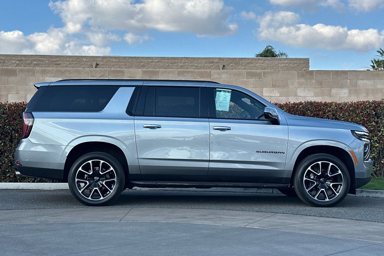 Certified 2025 Chevrolet Suburban RST image 3