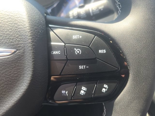 Used 2024 Chrysler Pacifica Premium FWD image 28