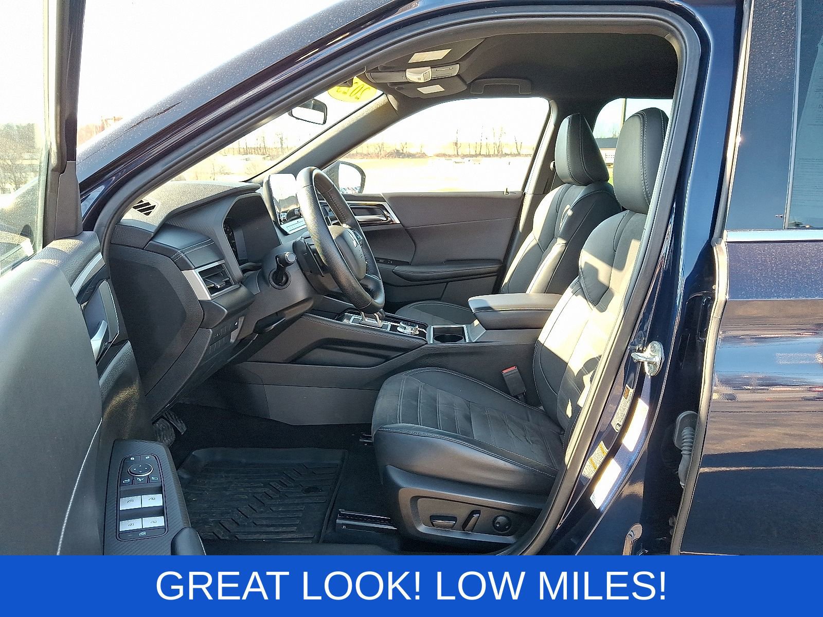 Used 2023 Mitsubishi Outlander SE Black Edition image 15