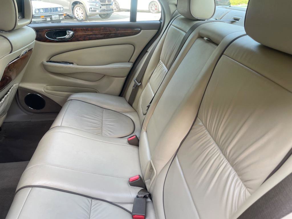 Used 2007 Jaguar XJ8 L RWD image 23