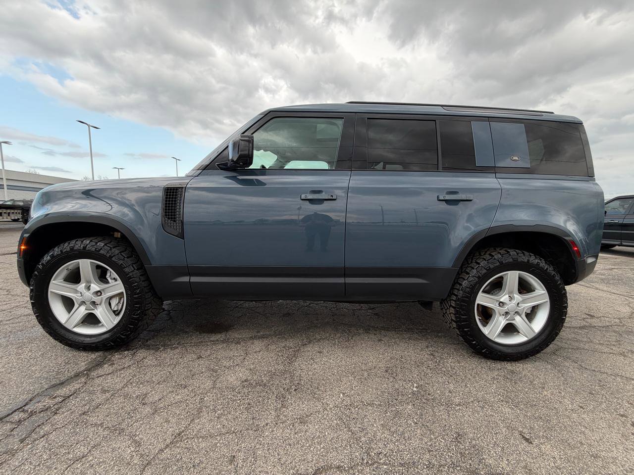 Used 2020 Land Rover Defender 110 HSE AWD/4WD image 4