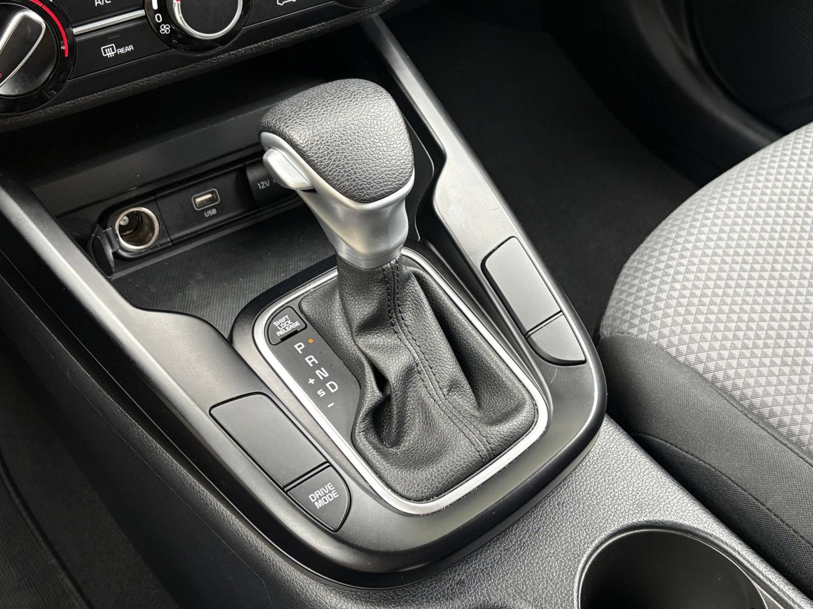 Used 2025 Kia Soul LX w/ LX Technology Package FWD image 39
