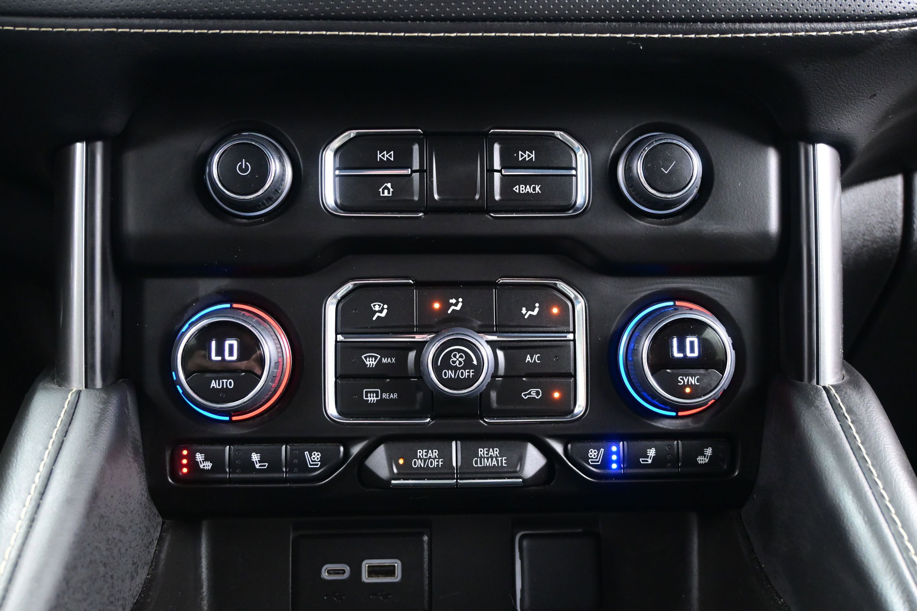 Used 2023 Chevrolet Suburban Premier AWD/4WD image 21