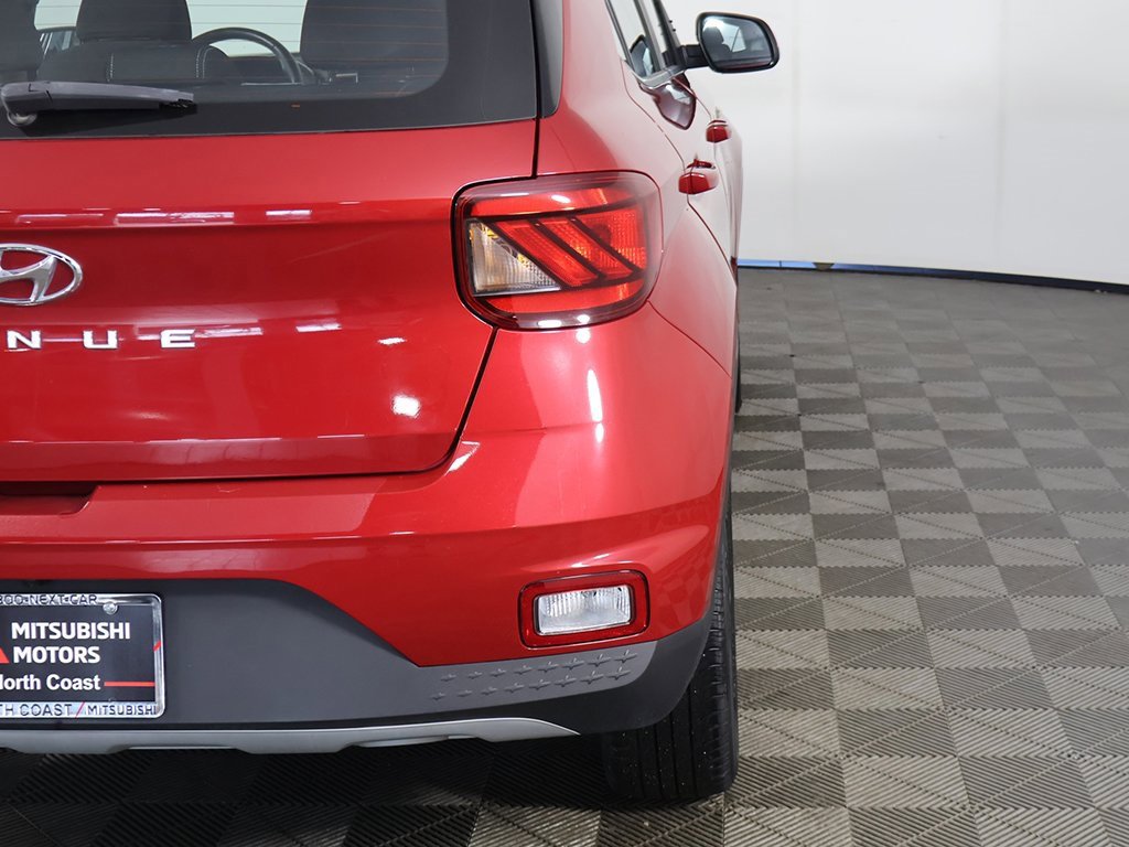 Used 2023 Hyundai Venue SEL image 12