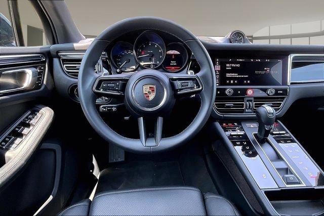 Used 2025 Porsche Macan AWD/4WD image 8