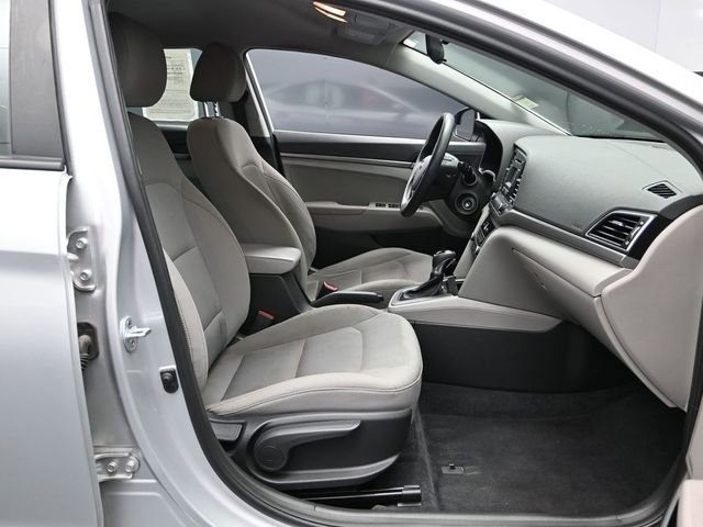 Used 2017 Hyundai Elantra SE image 19