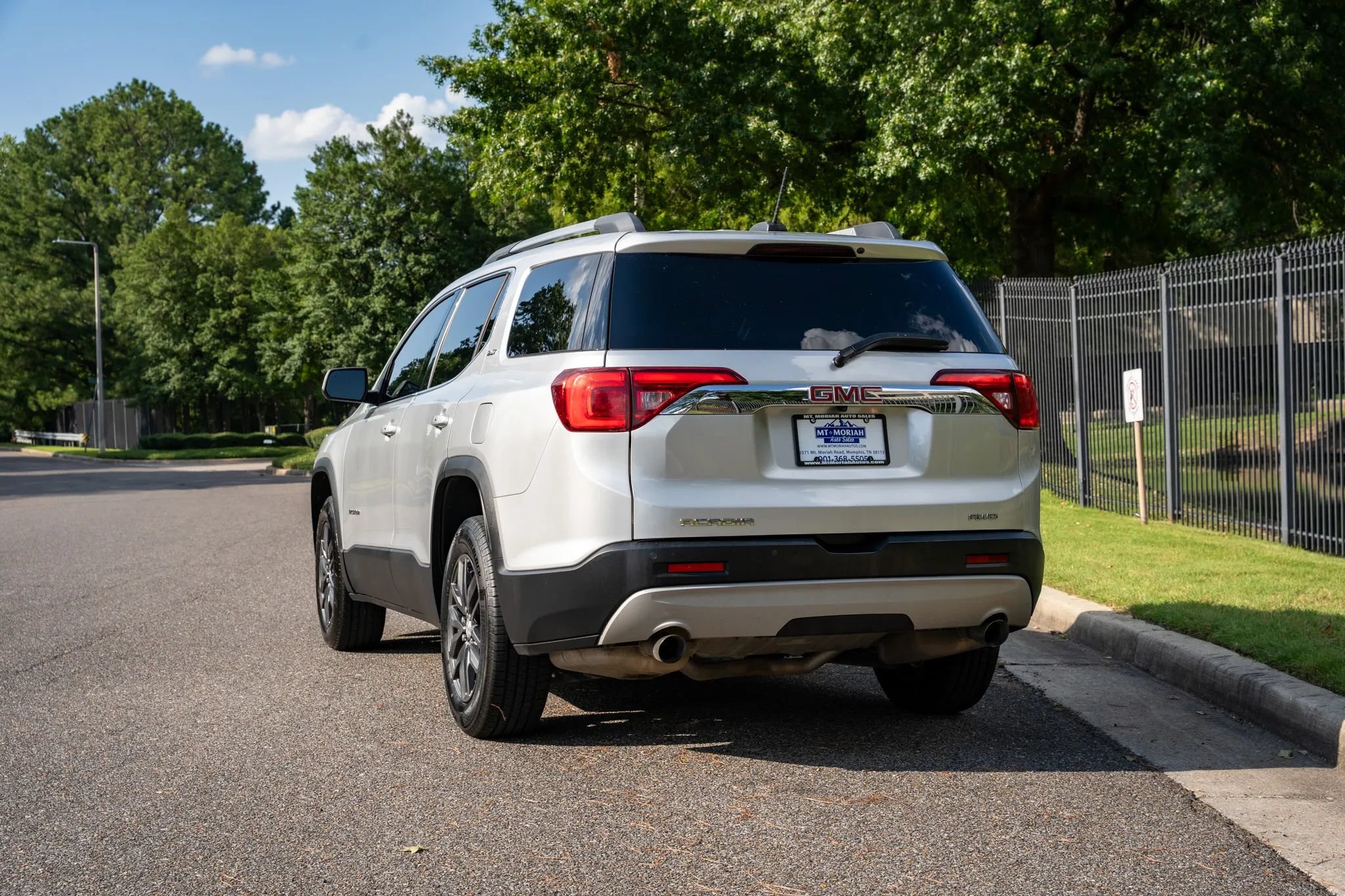 Used 2019 GMC Acadia SLT AWD/4WD image 7