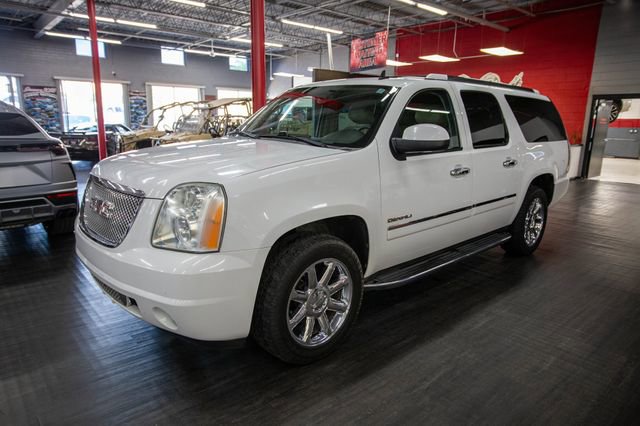 Used 2011 GMC Yukon XL Denali AWD/4WD image 2
