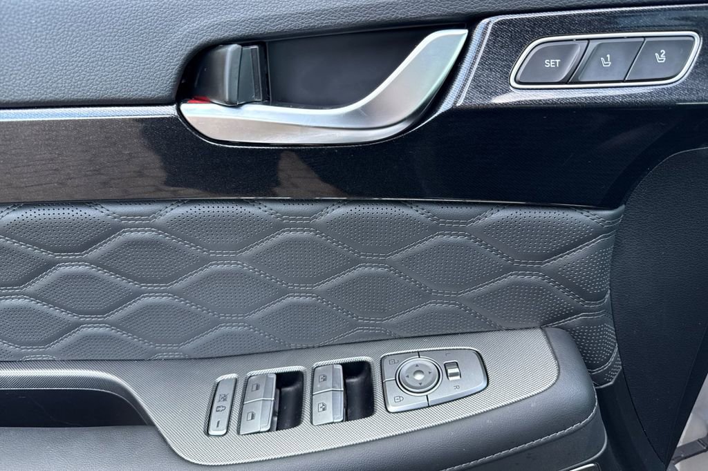 Used 2022 Hyundai Palisade Calligraphy w/ Winter Package image 8