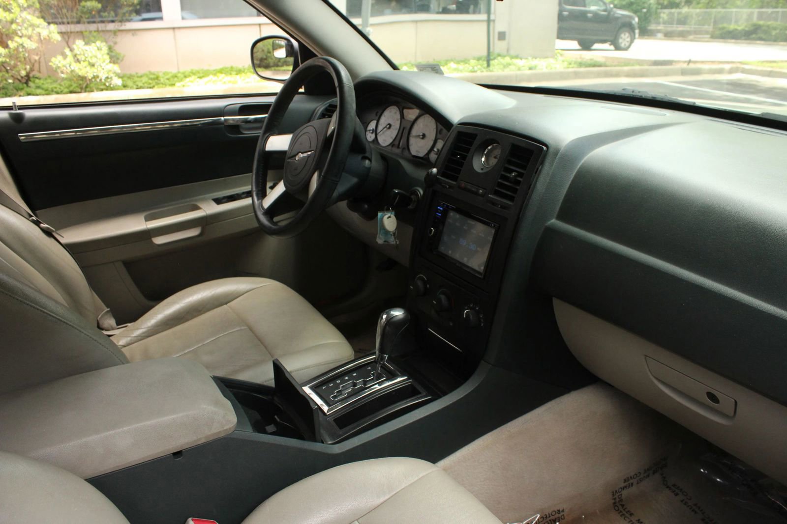 Used 2005 Chrysler 300 Touring RWD image 27