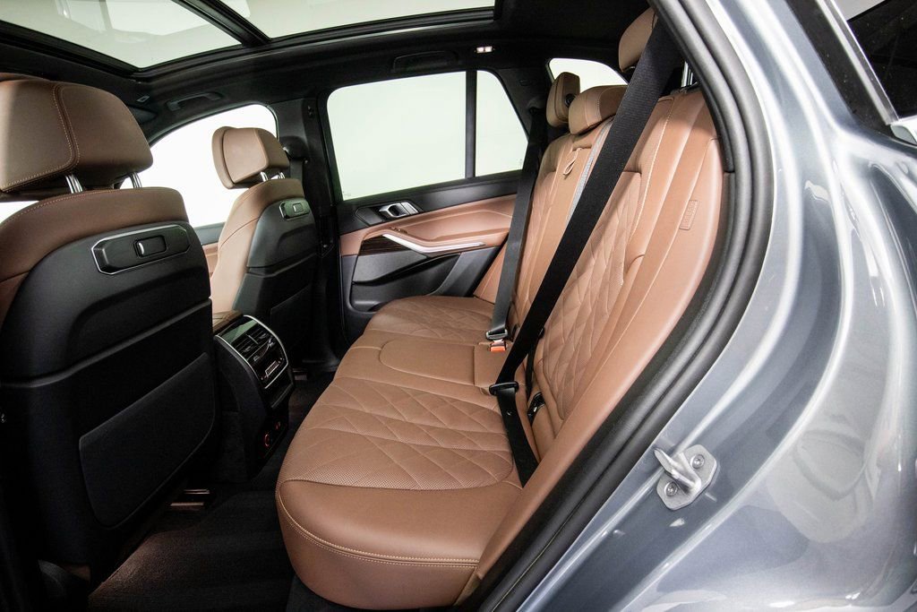 Used 2025 BMW X5 xDrive40i image 11