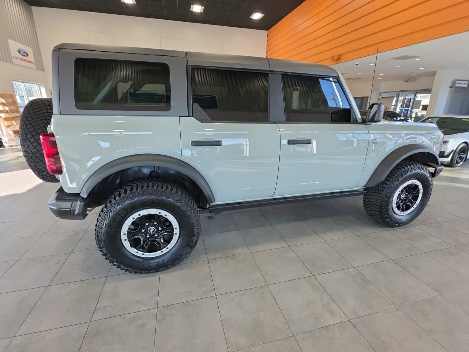 Used 2022 Ford Bronco Black Diamond w/ Sasquatch Package AWD/4WD image 6