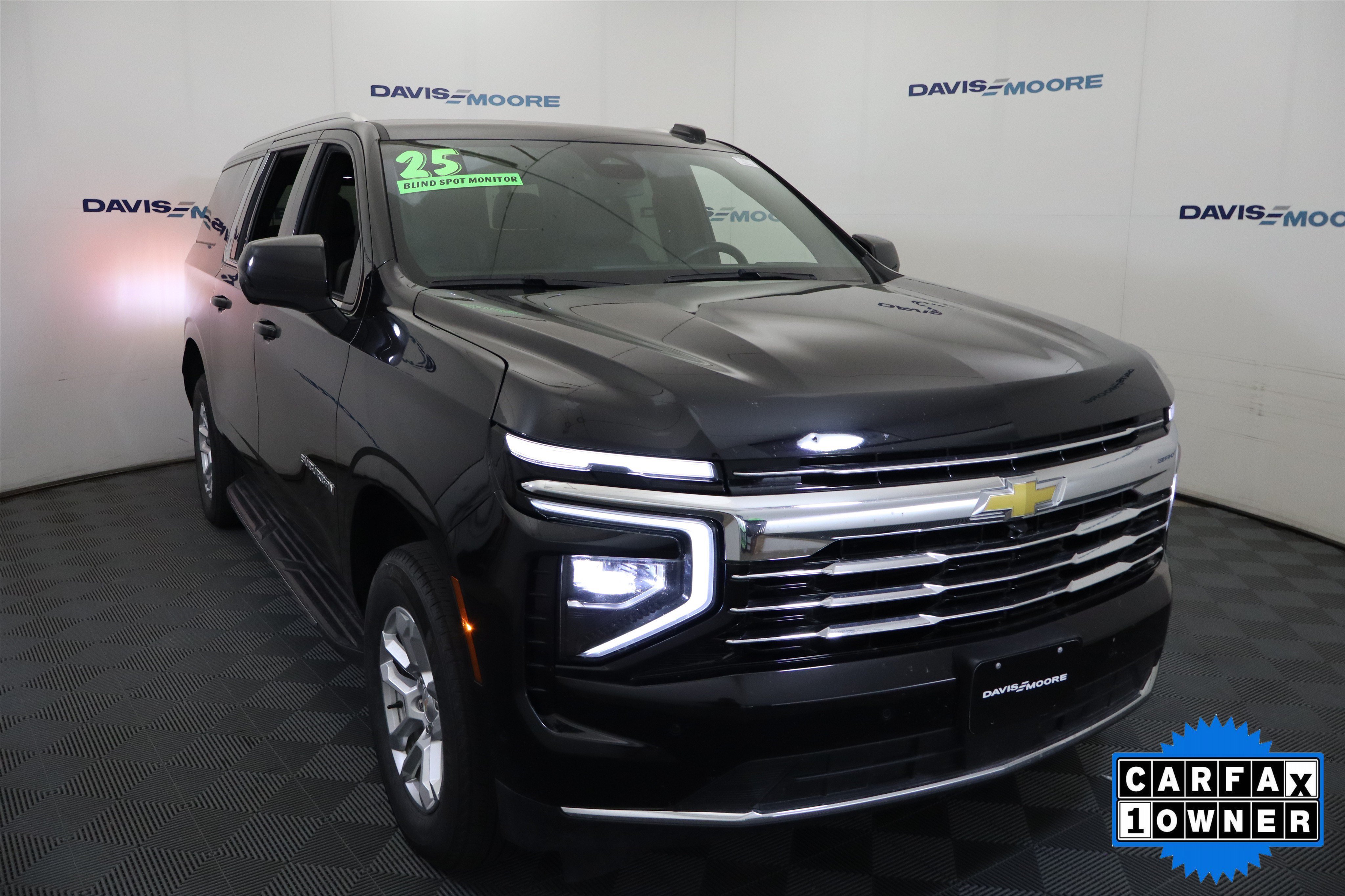 Used 2025 Chevrolet Suburban LT AWD/4WD image 3