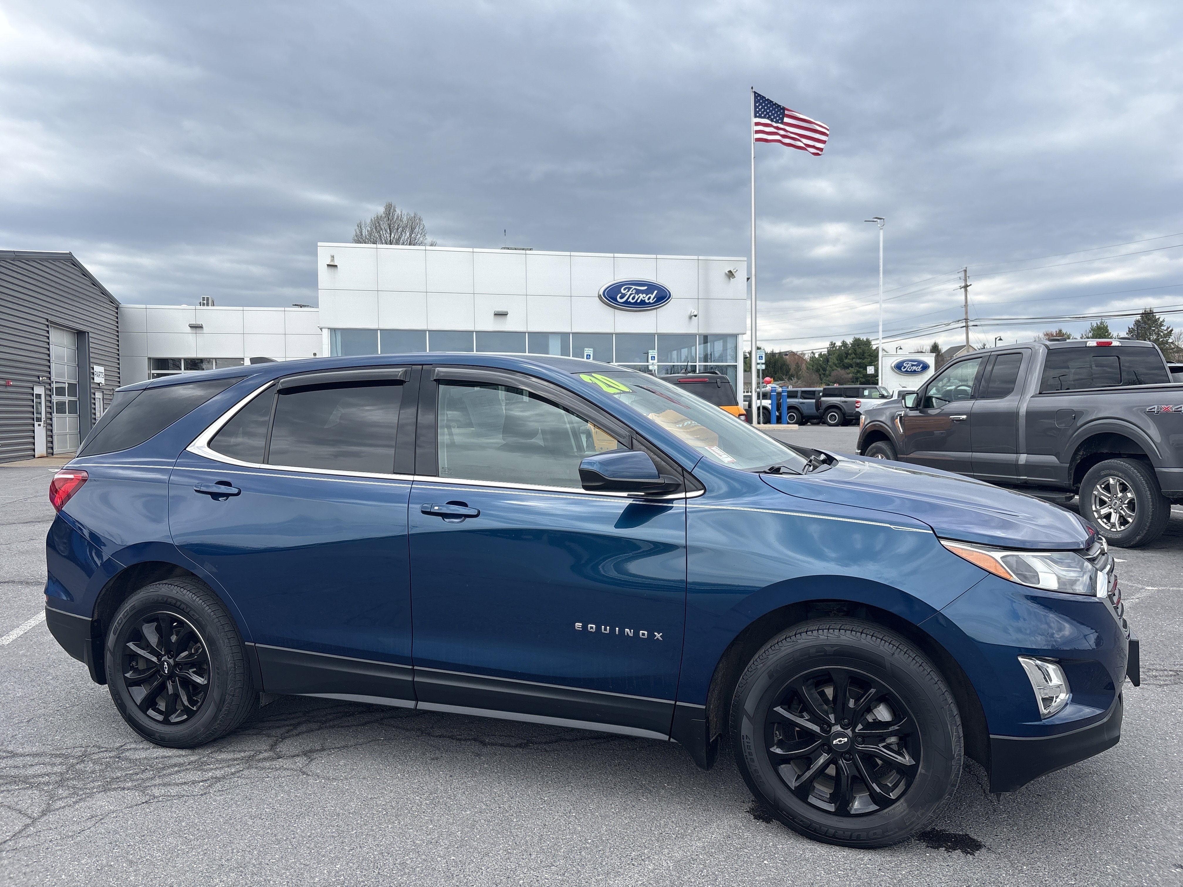 Used 2020 Chevrolet Equinox LT image 2