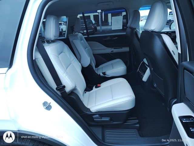 New 2026 Lincoln Aviator 2WD image 17